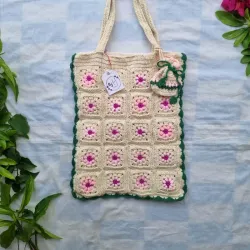 Totte bag de grannys scuare + charms de bolsa