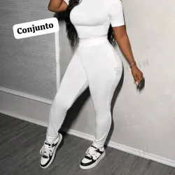 Conjunto blanco de licra y pulover 
