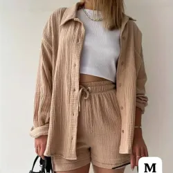 Conjunto de camisa y chort beige 