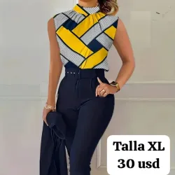 Conjunto elegante de blusa y pantalón con su cinto 