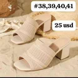 Sandalias descalzadas de tacón cuadrado 