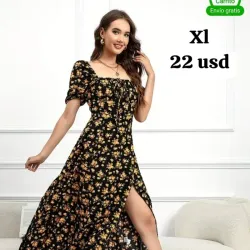 Vestido casual estampado de fondo negro con flores amarillas 