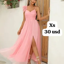 Vestido largo elegante rosado claro con apertura en la pierna 