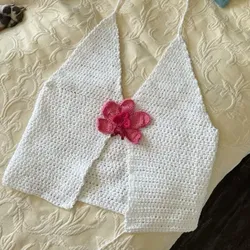 Blusa abierta con broche de flor 