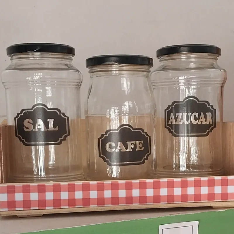 Caja con pomos para la cocina