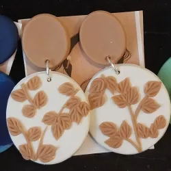 Hojas carmelita