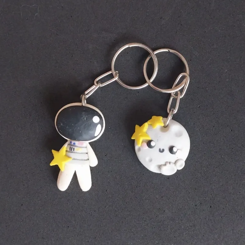 Llaveros planeta y astronauta