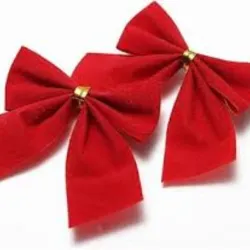 Lazos de tela rojos