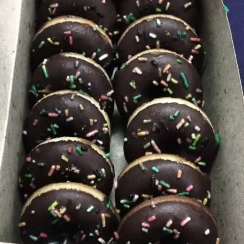 Cajita de 12 mini donas. 