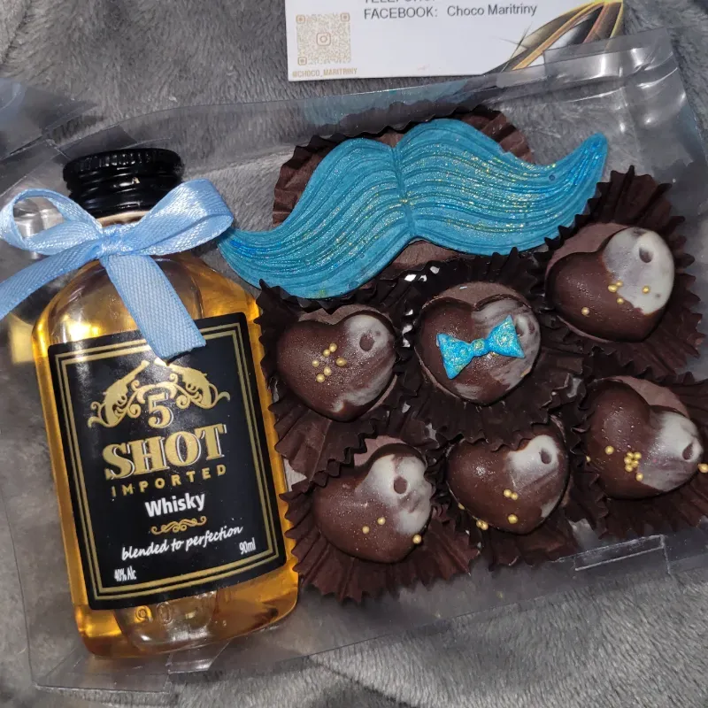 Caja chocolate y botellita