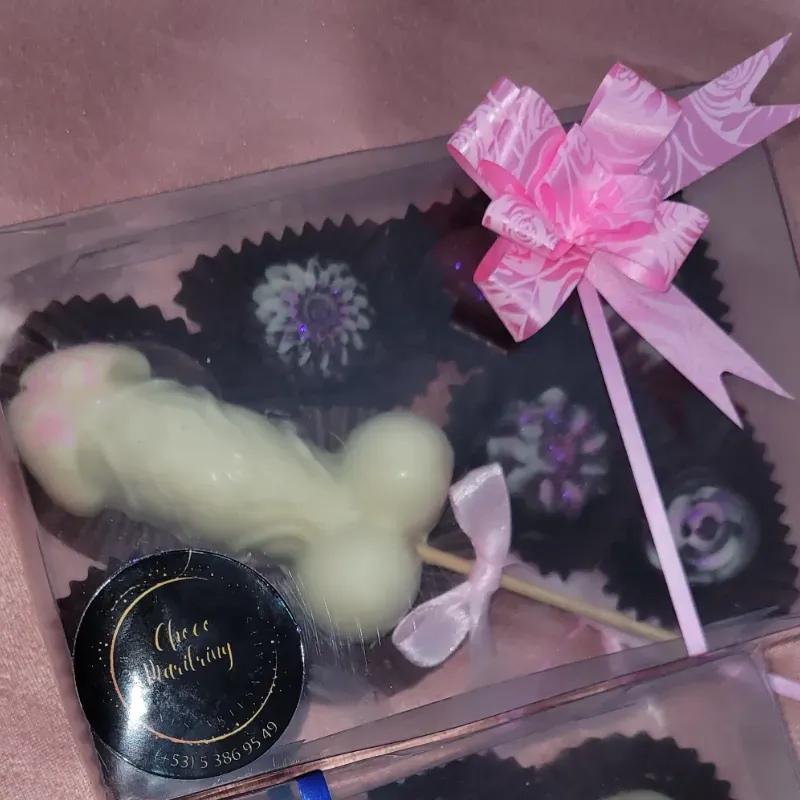 Caja con pene chocolate 