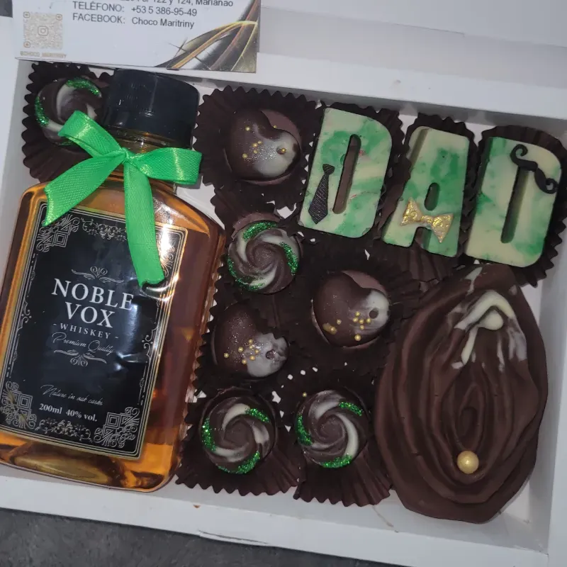 Tota de chocolate y botellita para Papá 