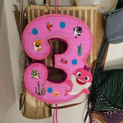 Piñata Familia tiburón.
