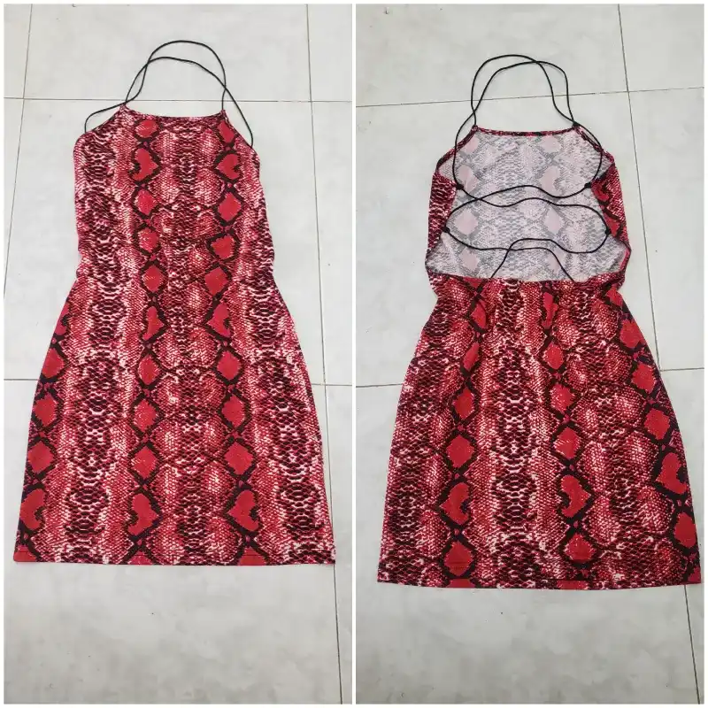 Vestido corto pegado al cuerpo