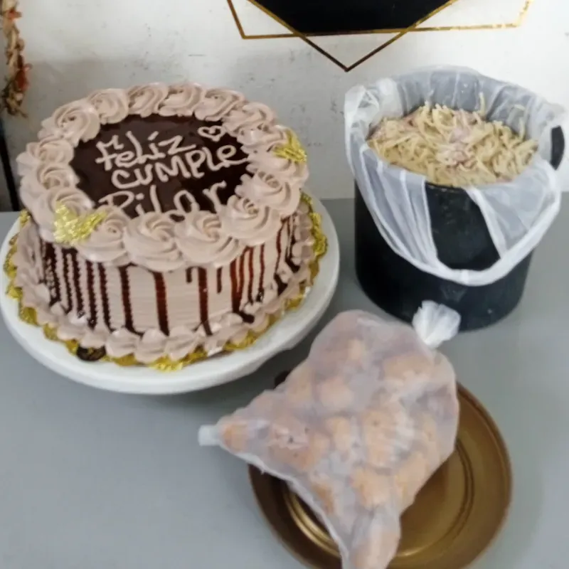 Buffet con cake de chocolate