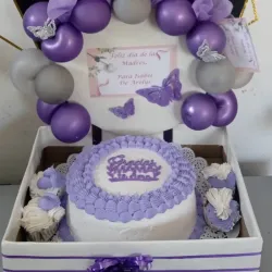 Caja de globos violeta