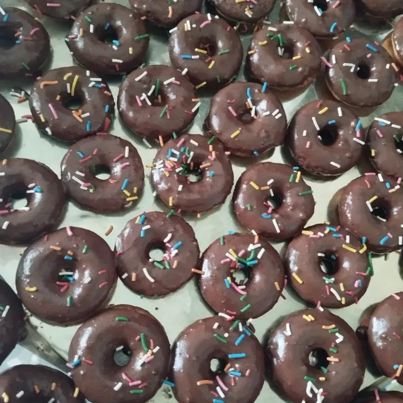 Mini donas de chocolate con chispa 