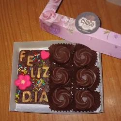 Caja con minitableta de feliz día 