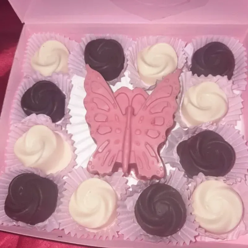 Mariposa con flores 