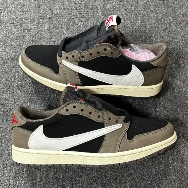 Travis Scott x Air Jordan 1 Low