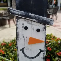 Figura decorativa de madera 5