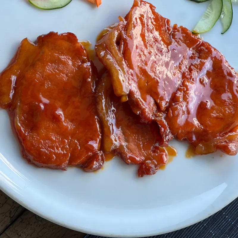 Chuleta ahumada con salsa agridulce 