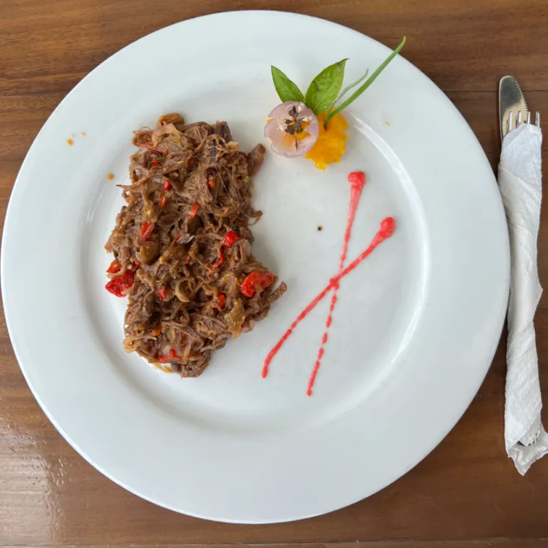 Ropa vieja a la criolla 