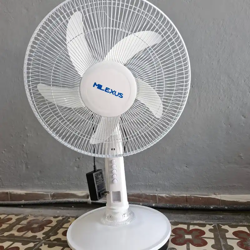 Ventilador de mesa recargable