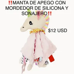 Manta de apego con mordedor de silicona y sonajero