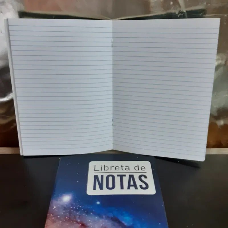 2504- LIBRETA RAYADA MEDIANA 1 UNIDAD