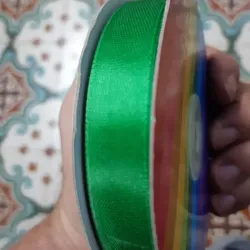 001- CINTA DE SATEN 1.5 CM VERDE 1 METRO