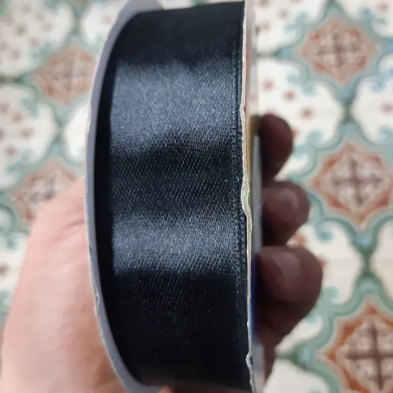 002- CINTA DE SATEN 2.5 CM NEGRO 1 METRO