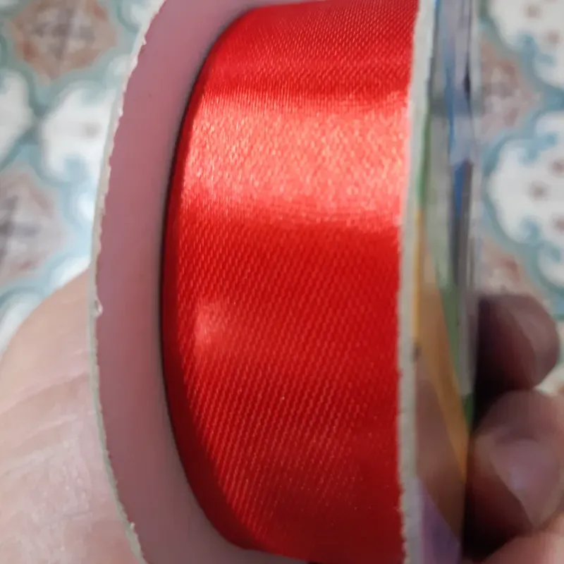 002- CINTA DE SATEN 2.5 CM ROJO 1 METRO