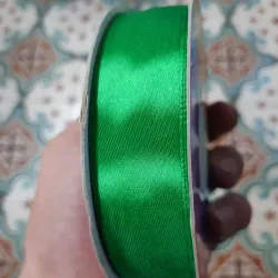 002- CINTA DE SATEN 2.5 CM VERDE 1 METRO