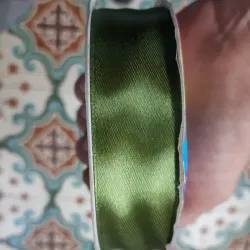 002- CINTA DE SATEN 2.5 CM VERDE MILITAR 1 METRO