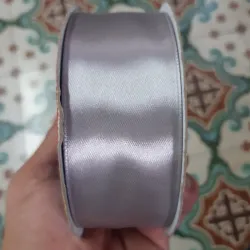 004- CINTA DE SATEN 4 CM GRIS 1 METRO