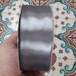 004- CINTA DE SATEN 4 CM GRIS PLATEADO 1 METRO