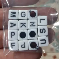 LETRAS CUADRADAS 8 MM 25 UNIDADES