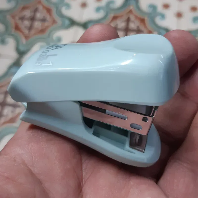 MINI PRESILLADORA 24/6 1 UNIDAD