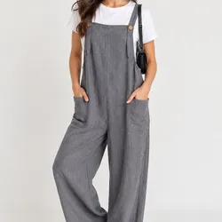 Mono de lino con camiseta blanca