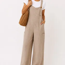 Mono de lino con camiseta blanca