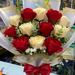 Ramo de rosas realistas