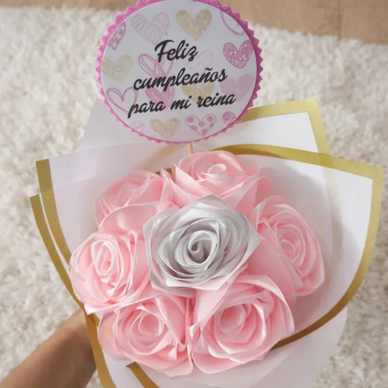 Ramo de 7 rosas eternas