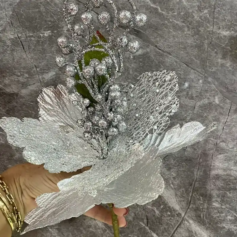 Adorno, flor artificial.   2 000.00 CUP