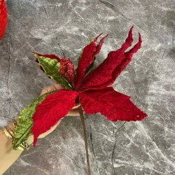 Flor de pascuas artificial.   2 000.00 CUP