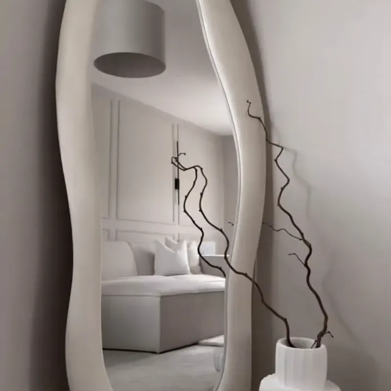 Espejo vestidor con bordes irregulares