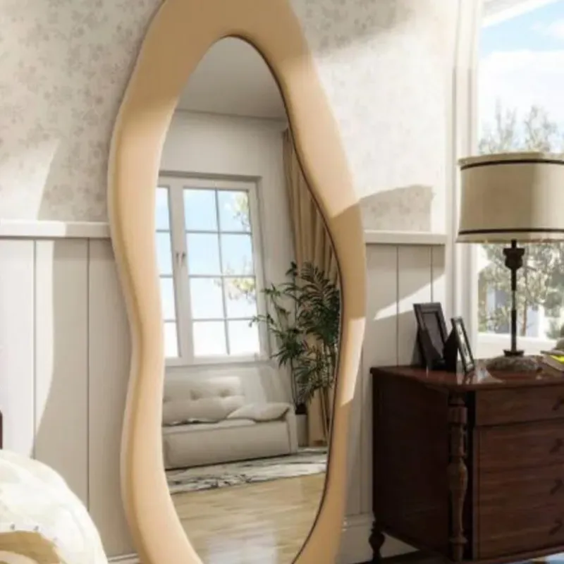 Espejo vestidor con bordes irregulares