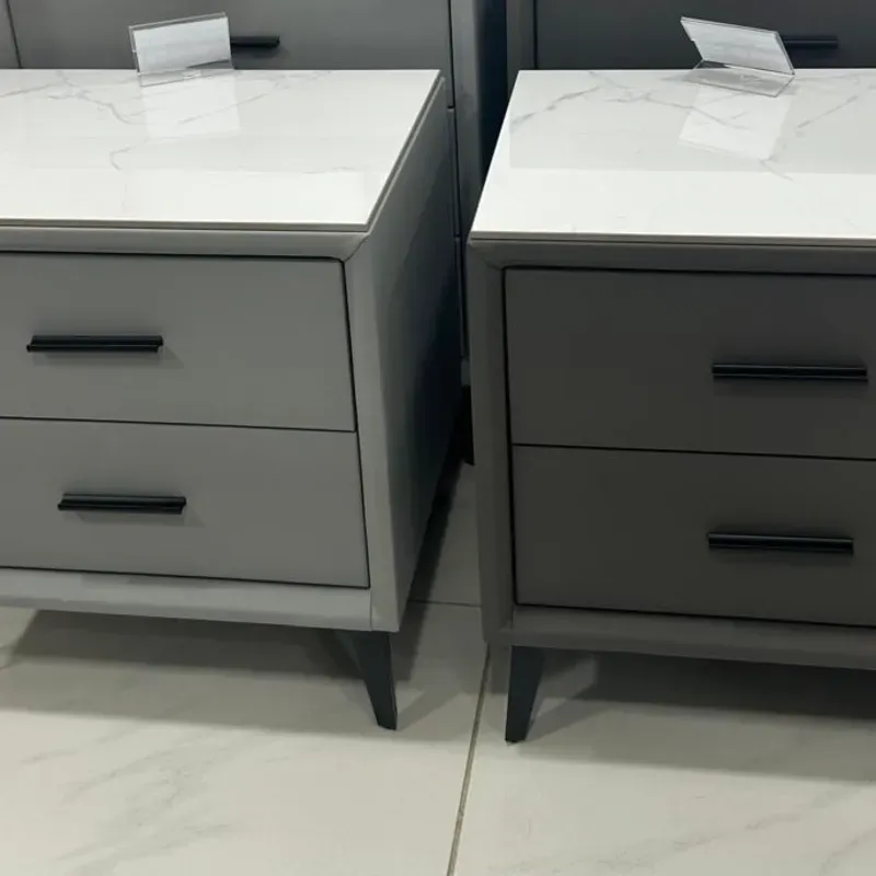 Mesa de noche ‘’ideal para su habitación’’