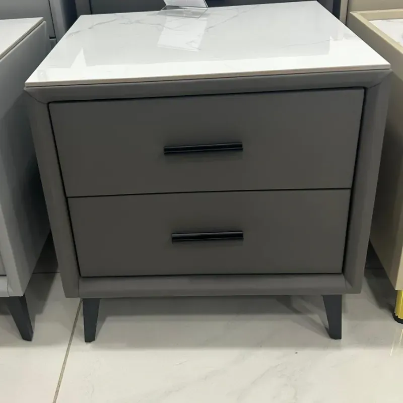 Mesa de noche ‘’ideal para su habitación’’