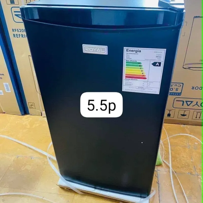 Minibar ROYAL de 5.5 pies color negro